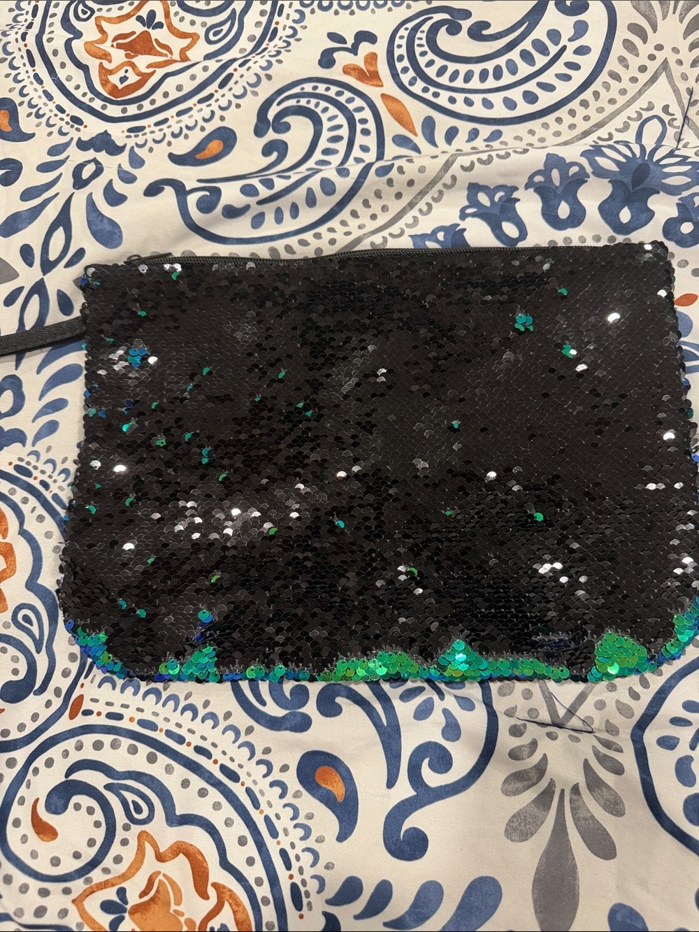 Sequin Reversible Wristlet Clutch - Black & Green - Picture 2 of 5